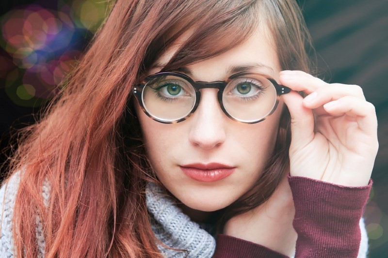 Come scegliere il giusto paio di occhiali da donna